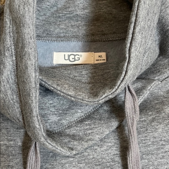 Ugg Women’s Heather Gray Pichot Double Knit Fleece Turtleneck Poncho—M/L - Picture 3 of 10